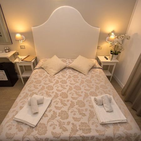 Hotel Ermeti B&B Brunch Riccione Exterior foto