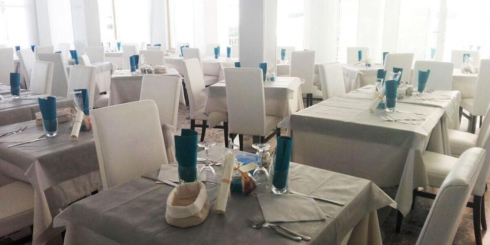 Hotel Ermeti B&B Brunch Riccione Exterior foto