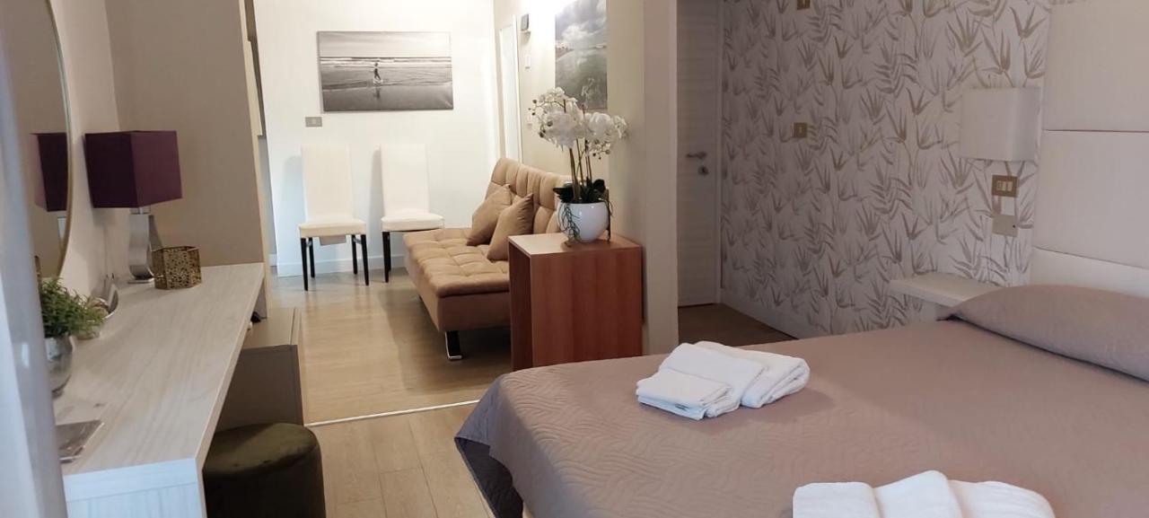 Hotel Ermeti B&B Brunch Riccione Exterior foto