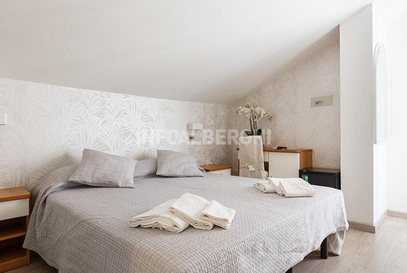 Hotel Ermeti B&B Brunch Riccione Exterior foto